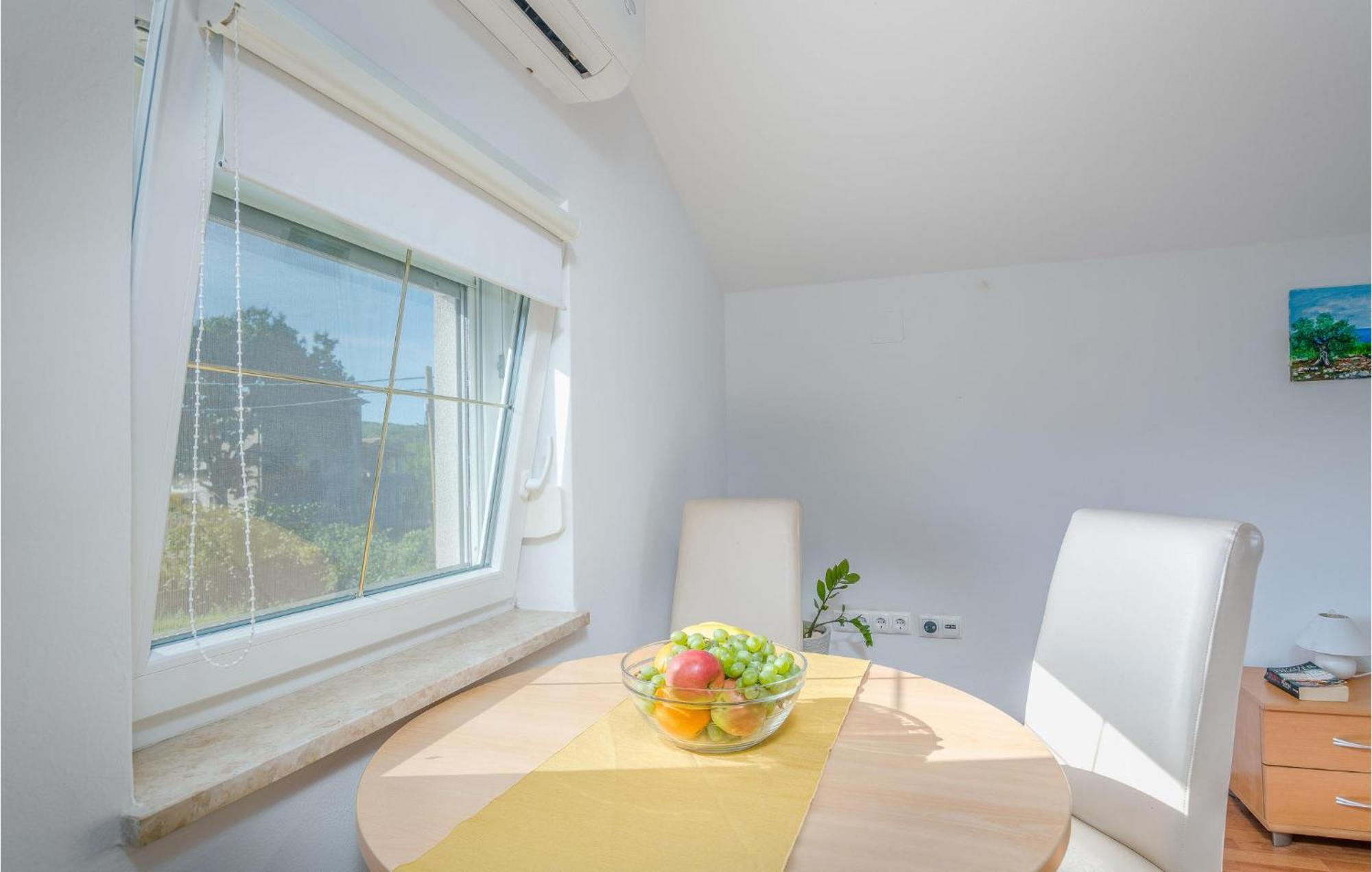 Cozy Apartment In Malinska Dubasnica With Wifi 외부 사진