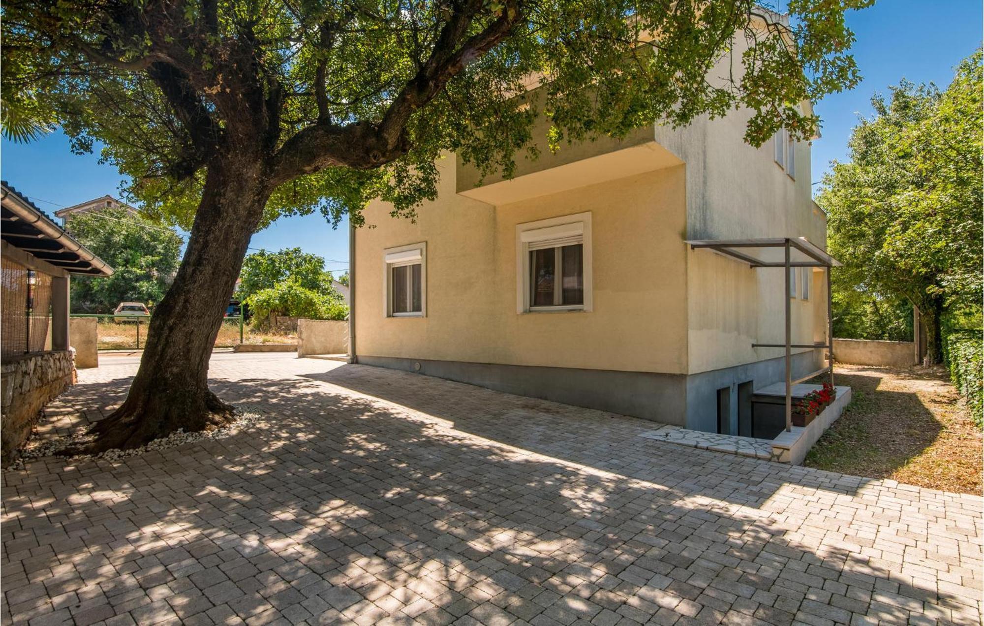 Cozy Apartment In Malinska Dubasnica With Wifi 외부 사진
