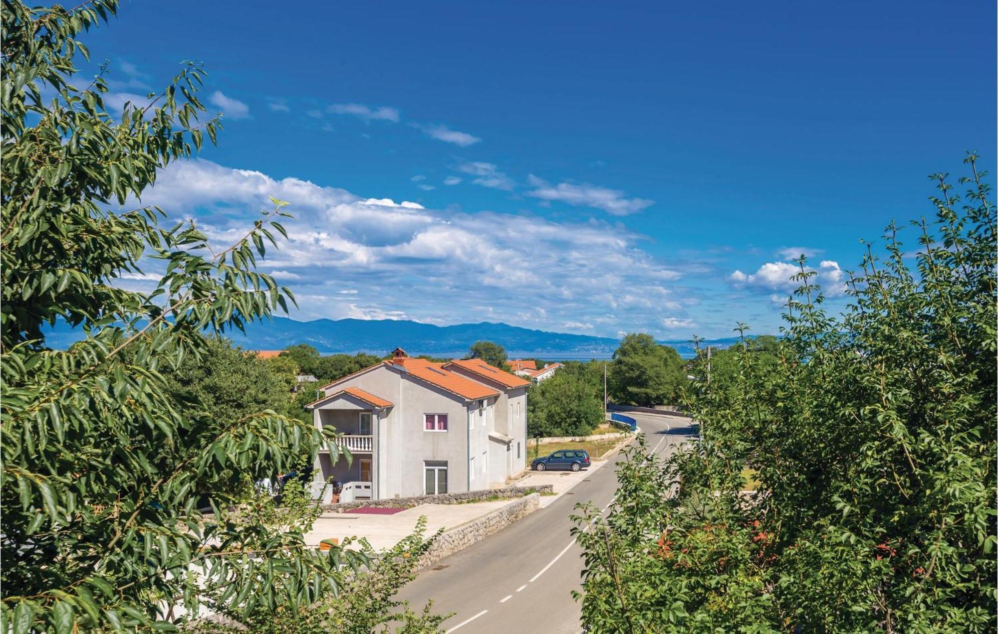 Cozy Apartment In Malinska Dubasnica With Wifi 외부 사진