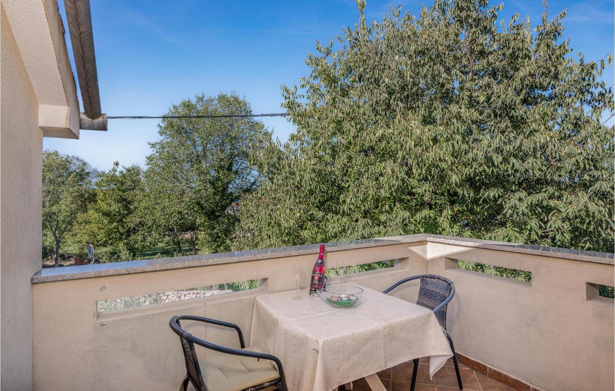 Cozy Apartment In Malinska Dubasnica With Wifi 외부 사진
